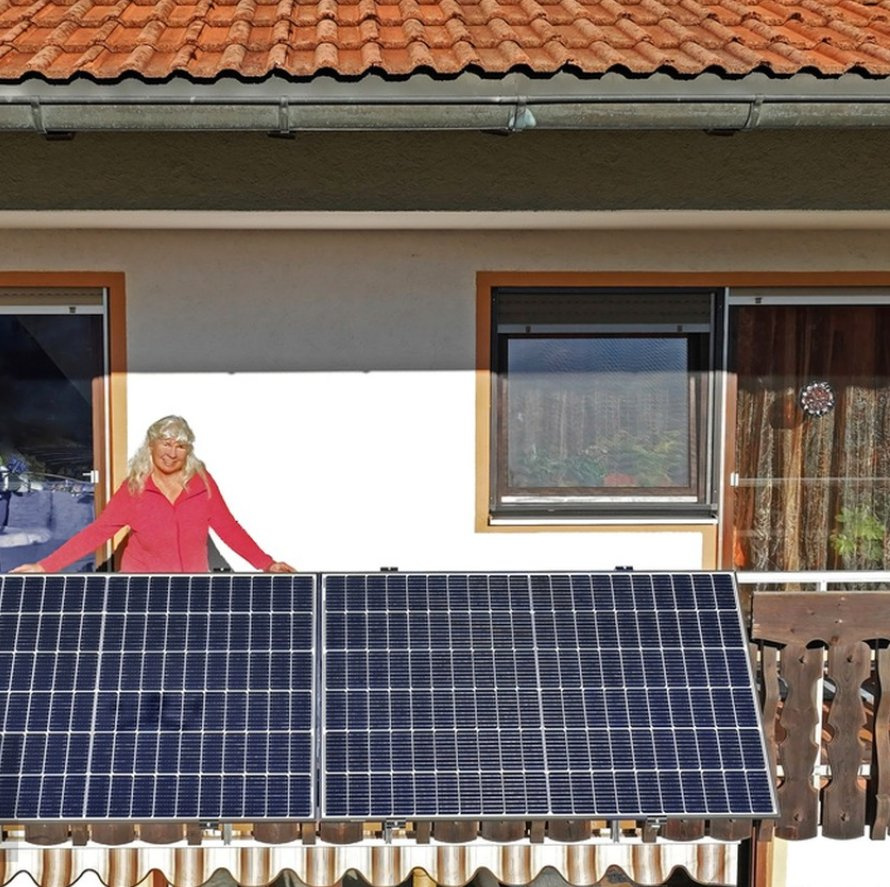 Solar Balcony Mounting System for Efficient Space Utilization
